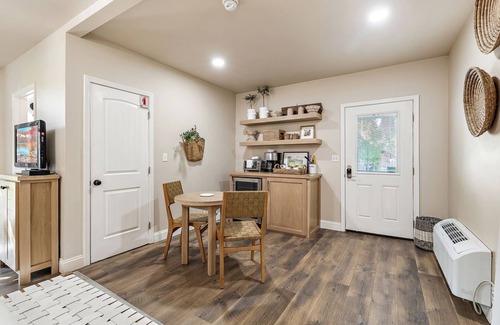 Jacksonville Cottage | Cozy Cottage C with Large Private Patio and Breakfast