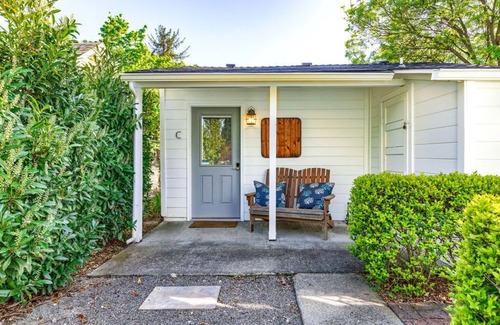 Jacksonville Cottage | Cozy Cottage C with Large Private Patio and Breakfast