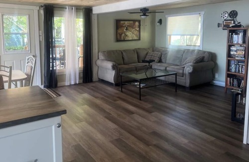 L'lle-du-College Cottage | Idyllic Cottage Retreat on Beautiful Lake Temiskaming