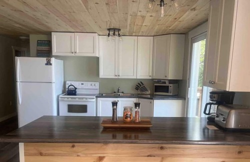 L'lle-du-College Cottage | Idyllic Cottage Retreat on Beautiful Lake Temiskaming