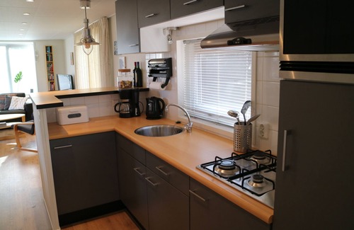 Terherne Ski Chalet | Cozy Cottage for 6 in Terherne, Friesland - Perfect Escape