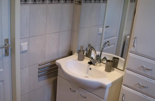 Terherne Ski Chalet | Cozy Cottage for 6 in Terherne, Friesland - Perfect Escape