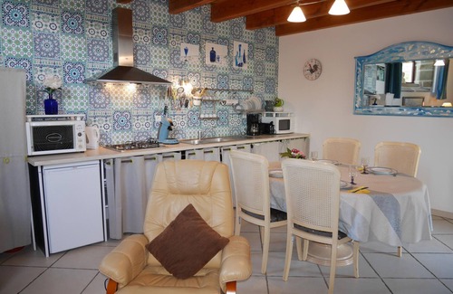 Briec House | Cozy Cottage Chapel in Briec: Family-Friendly Stay Awaits