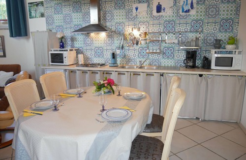 Briec House | Cozy Cottage Chapel in Briec: Family-Friendly Stay Awaits