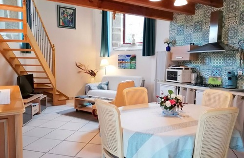 Briec House | Cozy Cottage Chapel in Briec: Family-Friendly Stay Awaits