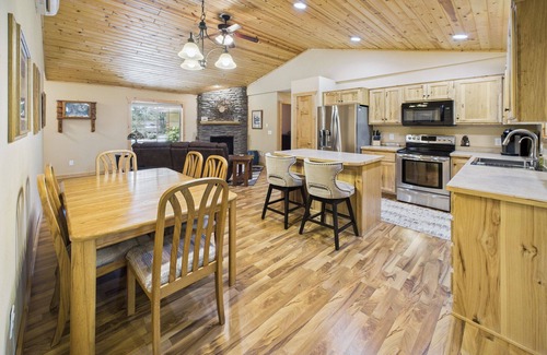 Nisswa House | Cottage Charm: Oceanfront Bliss with 10/10 Guest Rating