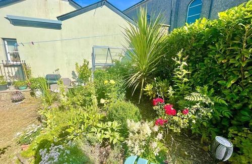 Blaenavon House | Cozy Cottage with Cinema Room and Log Burner Retreat