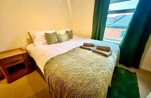Blaenavon House | Cozy Cottage with Cinema Room and Log Burner Retreat