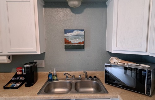 Pecan Tree - McCullough Apartment | Cottage Close to Campus - Scenic Stroll to Kyle