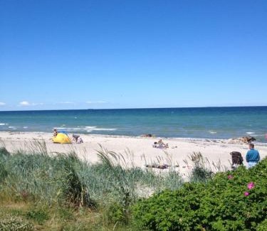 Hasmark Strand House | Cozy Cottage Just 150m from Hasmark Beach, Pet Friendly