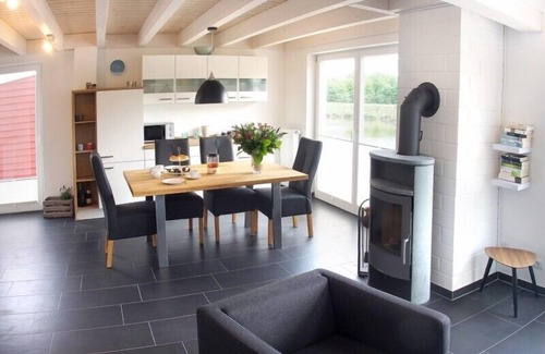 Nordhorn House | Beachside Cottage with Fireplace, Sauna & Hot Tub Retreat
