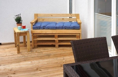 Nordhorn House | Beachside Cottage with Fireplace, Sauna & Hot Tub Retreat