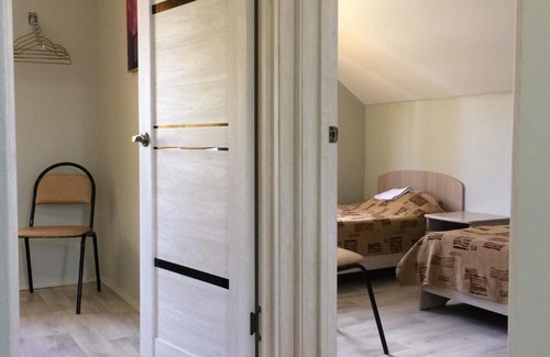 Svir'Stroyskoe House | Pet-Friendly Cottage Complex with Oceanfront Views