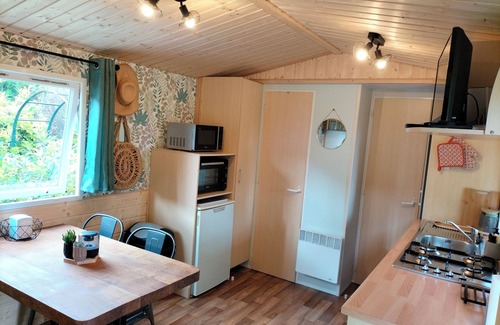 Lacroix-sur-Meuse Cottage | Pet-Friendly Cottage Cosy Aux Lauriers in Lacroix sur Meuse