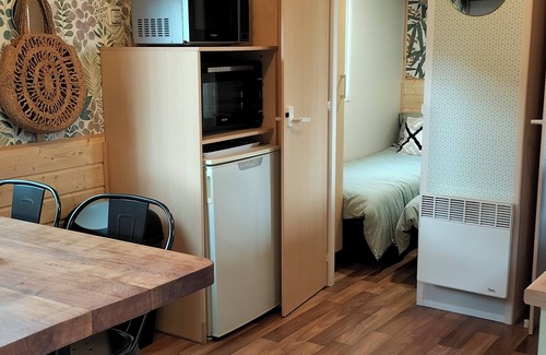 Lacroix-sur-Meuse Cottage | Pet-Friendly Cottage Cosy Aux Lauriers in Lacroix sur Meuse
