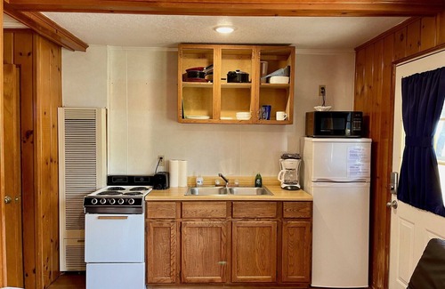 Oscoda Cottage | Pet-Friendly Cottage Cove with Ocean and Lake Views