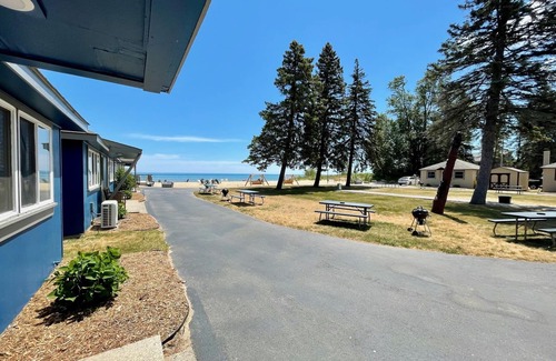 Oscoda Cottage | Pet-Friendly Cottage Cove with Ocean and Lake Views