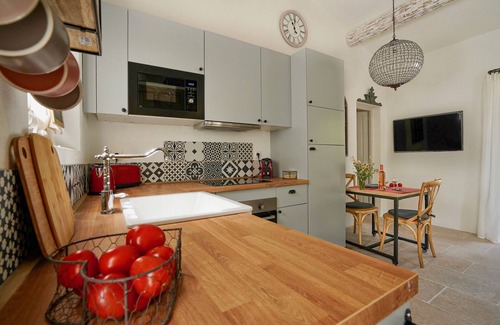 Aix-en-Provence House | Relax at Cottage de Charme with Pool & Garden Near City