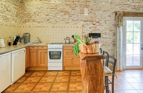 Castelmoron-sur-Lot Villa | Cottage Des Cedres - Three Bedroom Villa, Sleeps 6