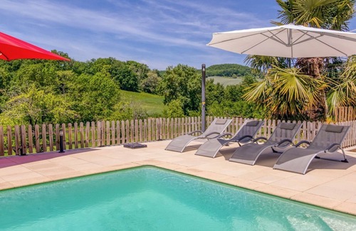 Castelmoron-sur-Lot Villa | Cottage Des Cedres - Three Bedroom Villa, Sleeps 6