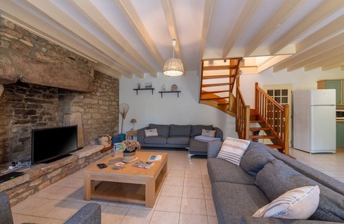 La Vraie-Croix House | Cozy Cottage 'Domaine De Lestroué' with Pool & Terrace