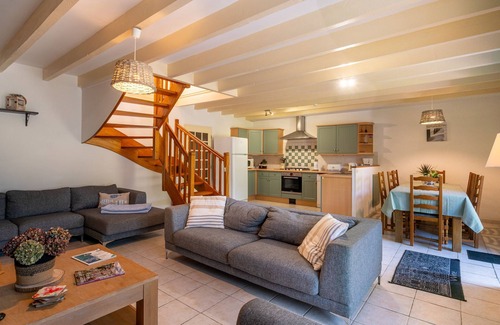 La Vraie-Croix House | Cozy Cottage 'Domaine De Lestroué' with Pool & Terrace