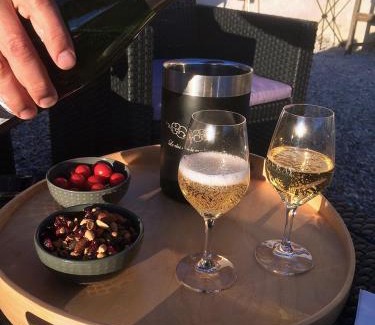 Vernou-sur-Brenne House | Seaside Escape at Cottage du Vigneron - Rated 9.2/10