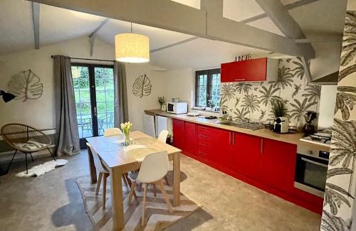 Saint-Leonard Ski Chalet | Cozy Oceanfront Retreat with Pet-Friendly Amenities
