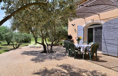 Apt Cottage | Relaxing Cottage with Swimming Pool and Scenic Luberon Views