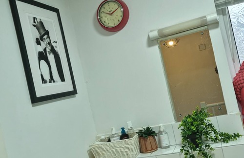 Waterlooville House | Beachside Retreat: Family-Friendly with Pool Access