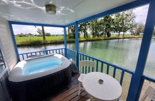 Ouges Boat Rental | Floating Cottage with Nature Terrace Near Dijon