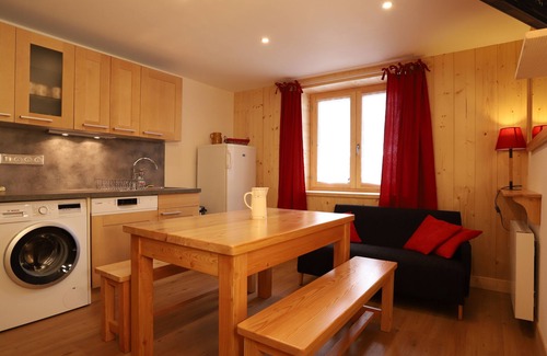 Bonneval-sur-Arc House | Cozy Cottage for 4 with Spa, Breakfast & Perfect Ratings