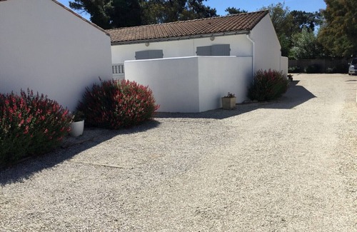 Rivedoux-Plage Cottage | Cozy Cottage for 4 with Private Patio & Heated Pool
