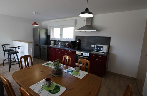 Combrimont Cottage | Gite Combrimont: Cozy Retreat with Spa & Pet Friendly