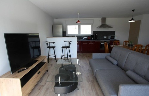 Combrimont Cottage | Gite Combrimont: Cozy Retreat with Spa & Pet Friendly