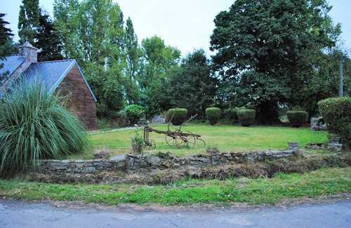 Plesidy Cottage | Tranquil Cottage for 5 with Pool in Bay of St Brieuc