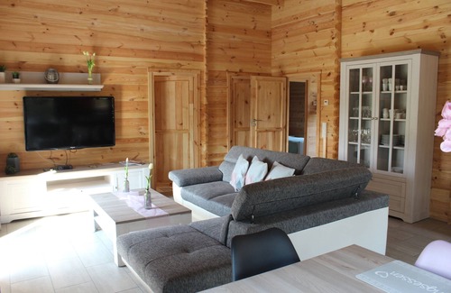 Twist House | Cozy Cottage for 6 with Ocean View in Twist