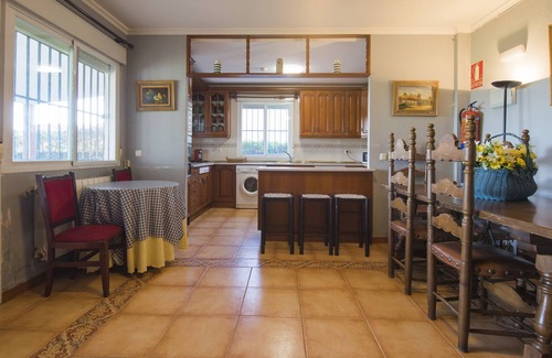 El Viso de San Juan Cottage | Exceptional El Jardin de los Niños: Perfect for 14 Guests