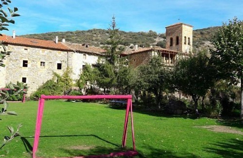 Ahedo del Butron Cottage | Spacious Cottage Dondevilla for 8 with Full Kitchen