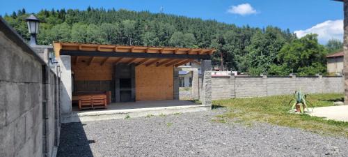 Bakuriani Apartment | Charming Cottage: Family-Friendly Stay with 9/10 Guest Rating