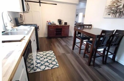 Auburn Cottage | Pet-Friendly Cottage Getaway with Fenced Yard for Families