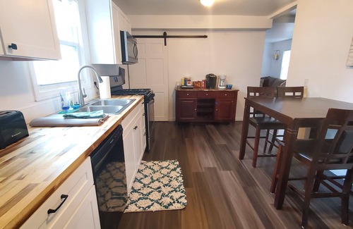 Auburn Cottage | Pet-Friendly Cottage Getaway with Fenced Yard for Families