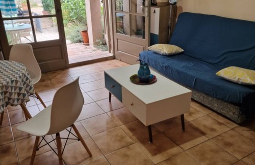 Mouries House | Cottage 'Gite L'Embellido' with Private Terrace, Wi-Fi and Air Conditioning