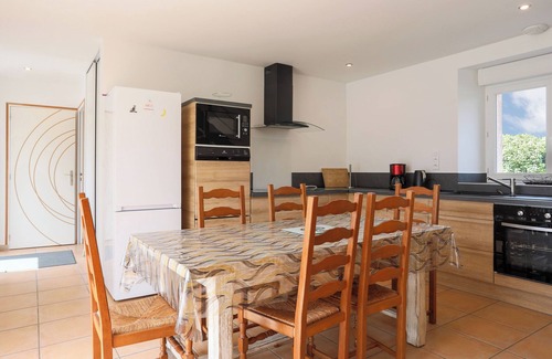 Andel House | Gite Ville Marie: Private Terrace, Shared Garden & Wi-Fi