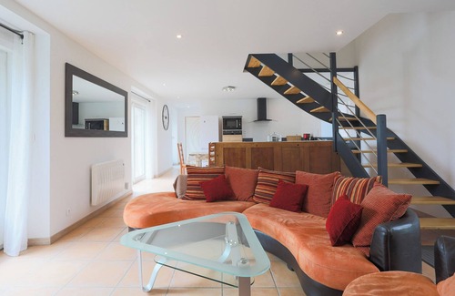 Andel House | Gite Ville Marie: Private Terrace, Shared Garden & Wi-Fi