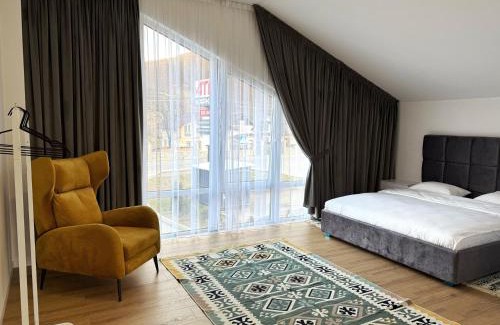 Yaremche Cabin | Cozy Cottage Gutsulia: Pet-Friendly Retreat with Pool