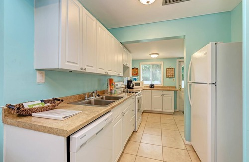 Bradenton Beach House | Cottage Haven: Steps to Beach with Spa and Ocean Views