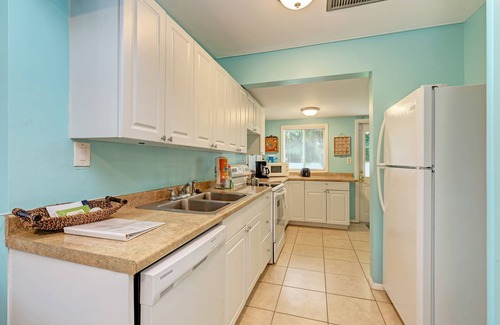 Bradenton Beach House | Cottage Haven: Steps to Beach with Spa and Ocean Views