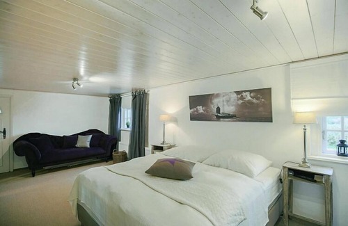 Grellsbull House | Serene Cottage Retreat in Humptrup with Spa & Pet-Friendly