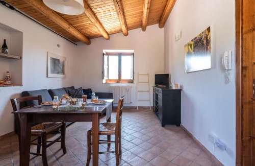 Caltagirone House | Charming Cottage Surrounded by Vineyards with Ocean Views